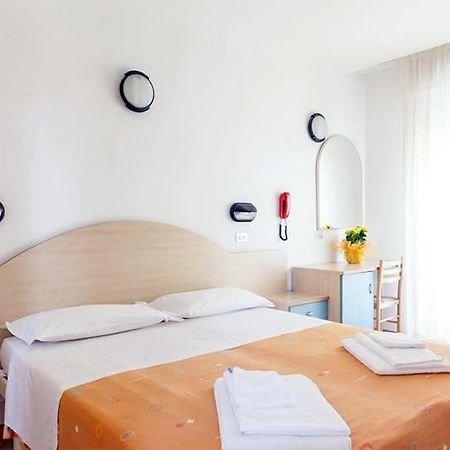 Hotel Elis กัตเตโออามาเร ภายนอก รูปภาพ