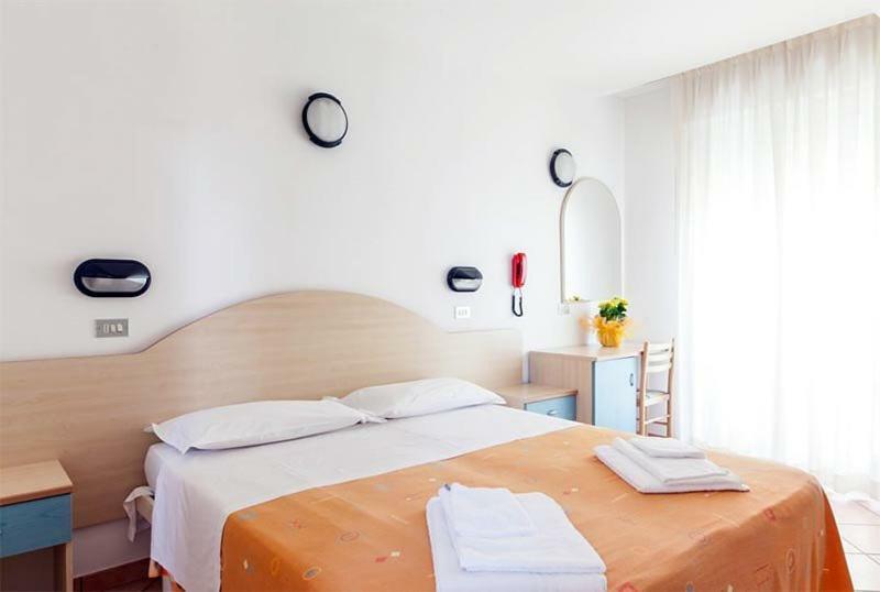 Hotel Elis กัตเตโออามาเร ภายนอก รูปภาพ